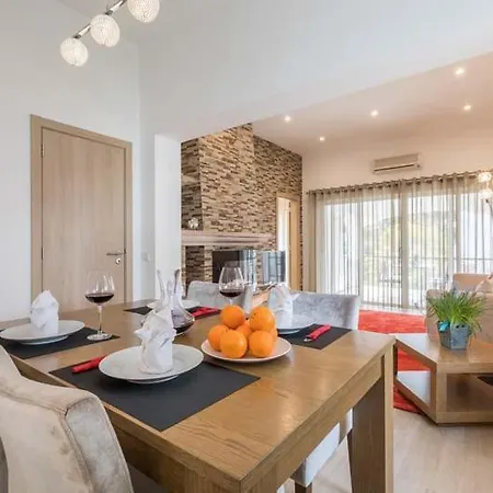 Vale Do Garrao Sleeps 4 Air Con Wifi
